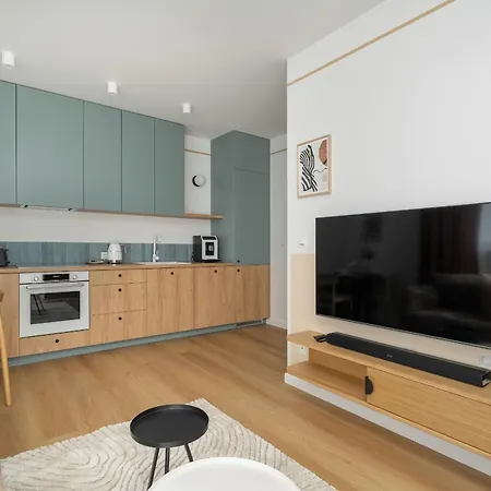 Unique 2-bedroom On The 10th Floor With Free Garage By Renters * Poznań