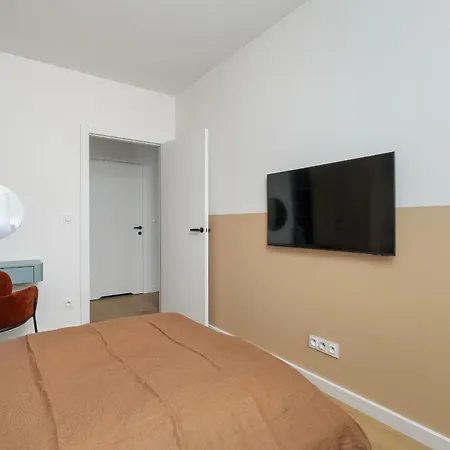 Unique 2-bedroom On The 10th Floor With Free Garage By Renters *